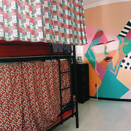 Hati Hati Hostel Джокякарта Екстериор снимка