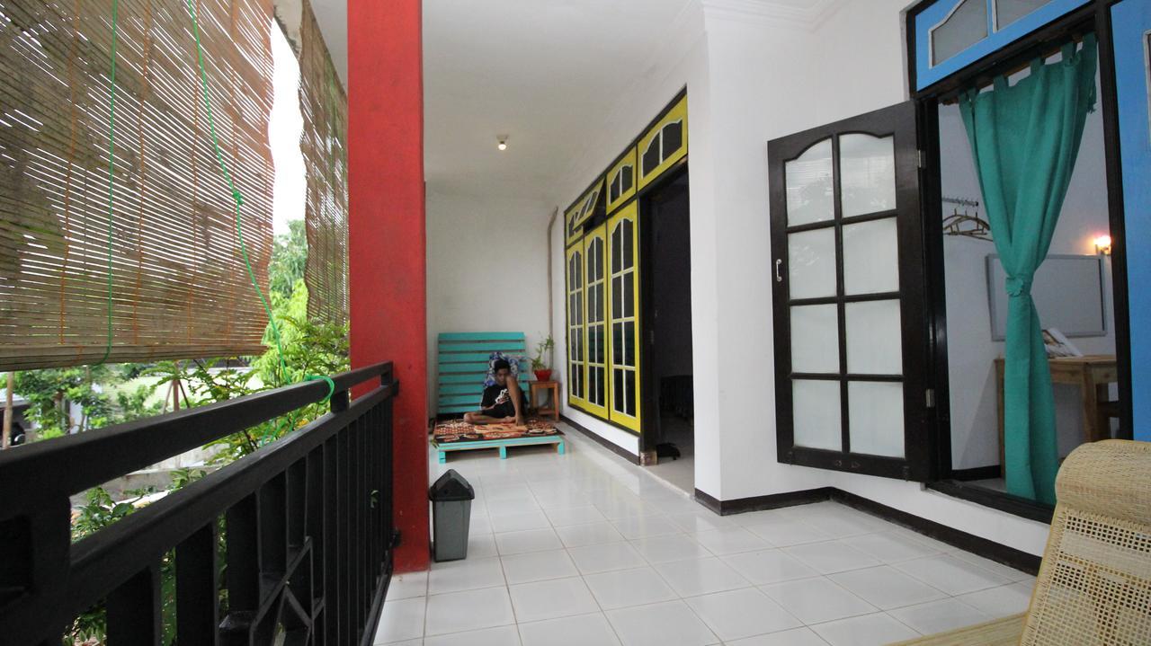 Hati Hati Hostel Джокякарта Екстериор снимка