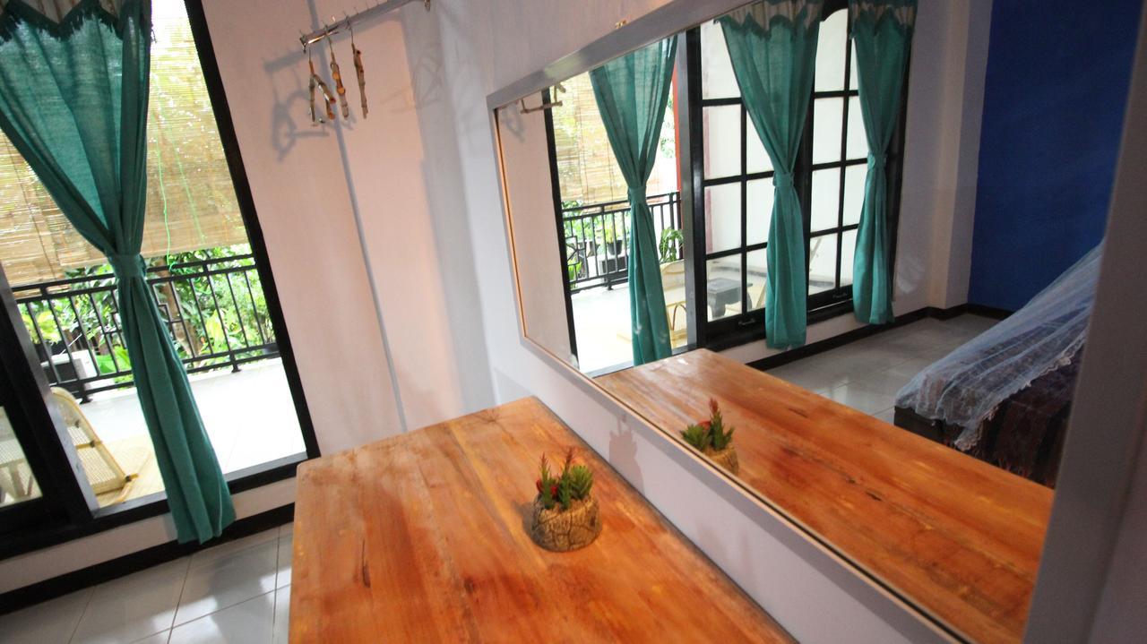 Hati Hati Hostel Джокякарта Екстериор снимка