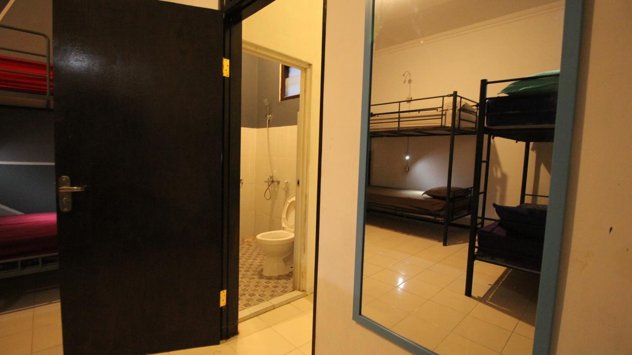 Hati Hati Hostel Джокякарта Екстериор снимка