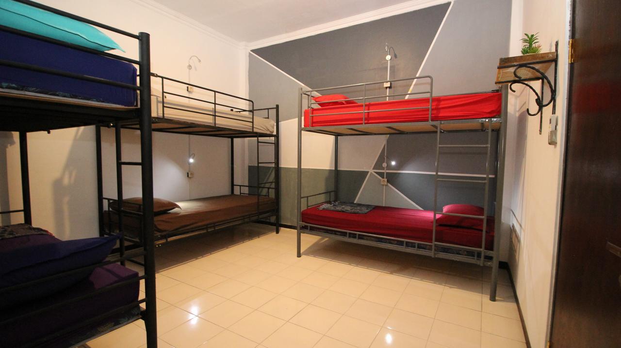 Hati Hati Hostel Джокякарта Екстериор снимка