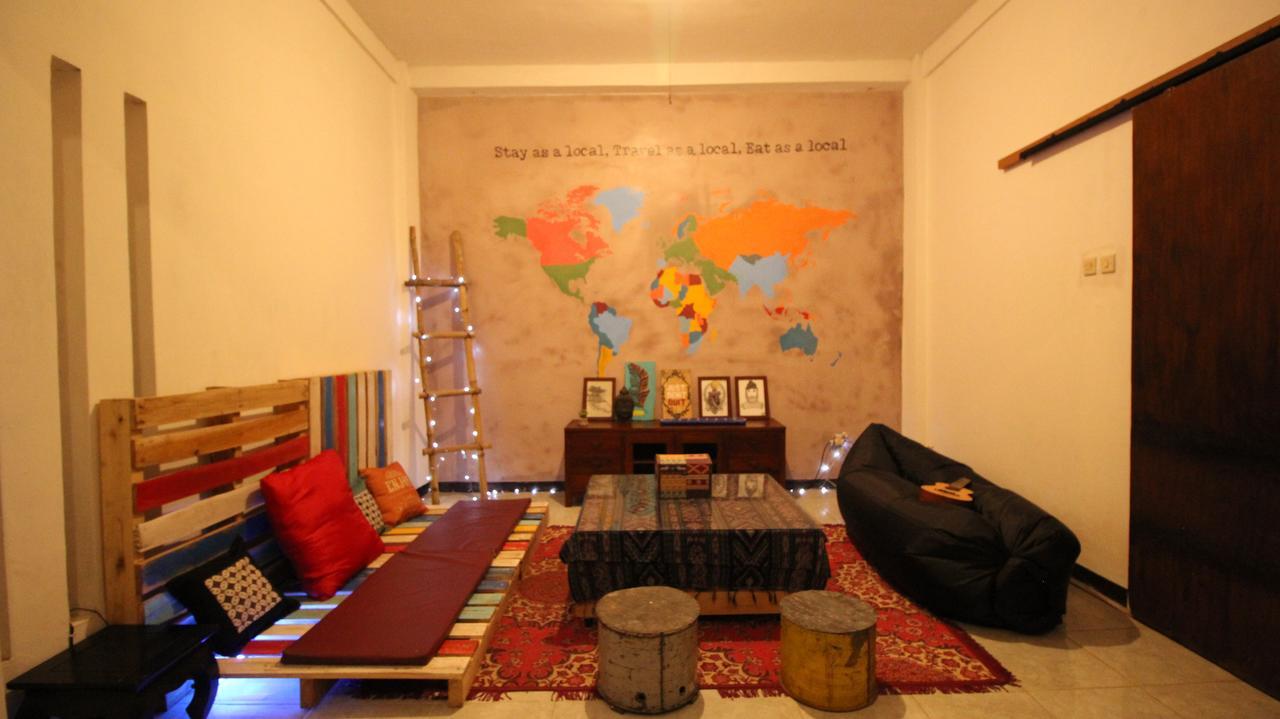 Hati Hati Hostel Джокякарта Екстериор снимка