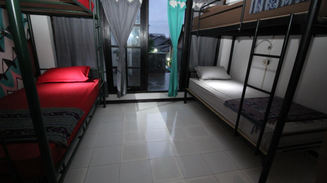 Hati Hati Hostel Джокякарта Екстериор снимка