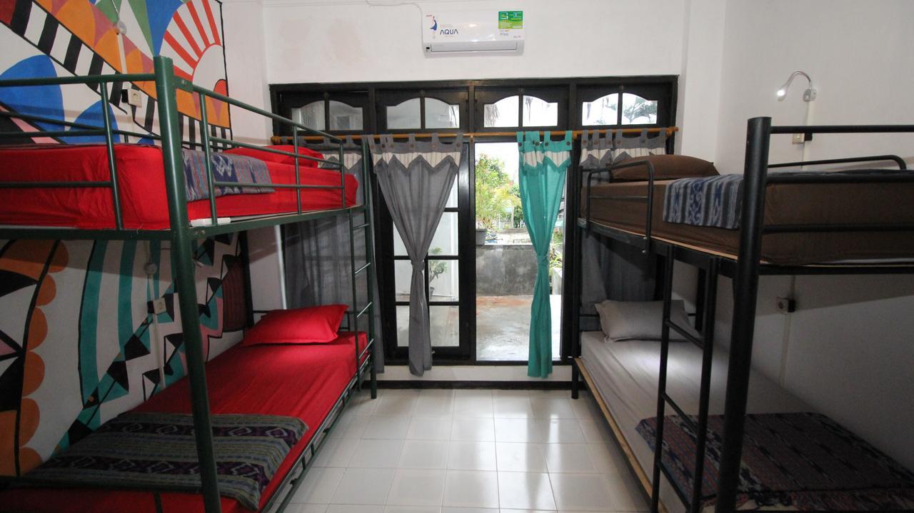 Hati Hati Hostel Джокякарта Екстериор снимка