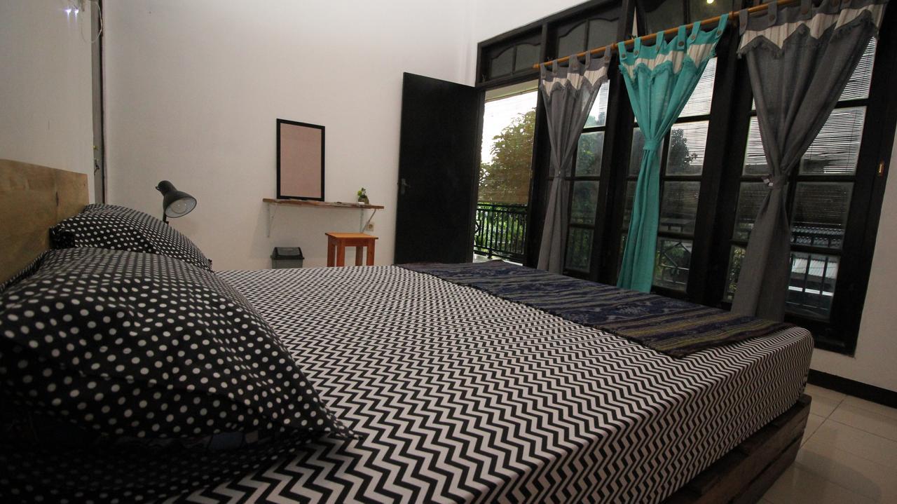 Hati Hati Hostel Джокякарта Екстериор снимка