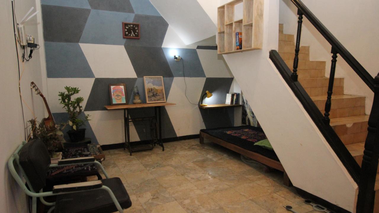 Hati Hati Hostel Джокякарта Екстериор снимка