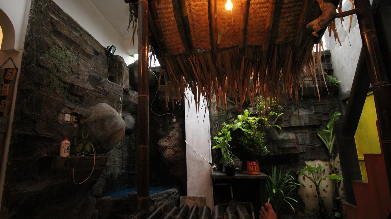 Hati Hati Hostel Джокякарта Екстериор снимка