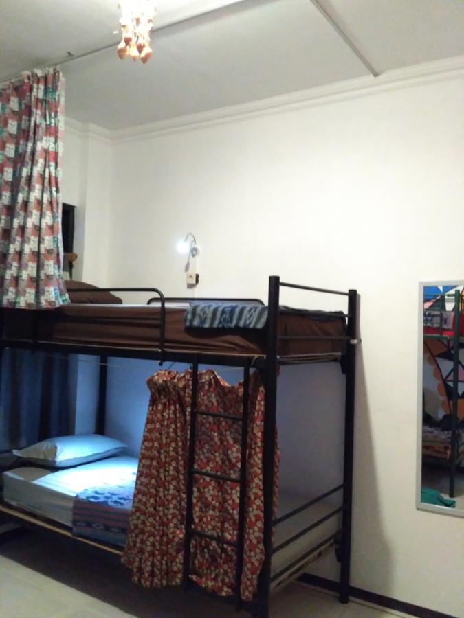 Hati Hati Hostel Джокякарта Екстериор снимка