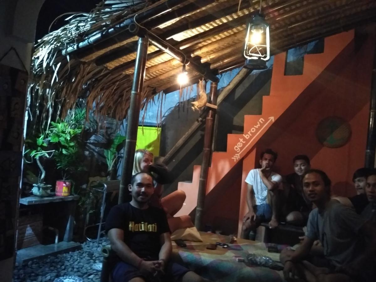 Hati Hati Hostel Джокякарта Екстериор снимка