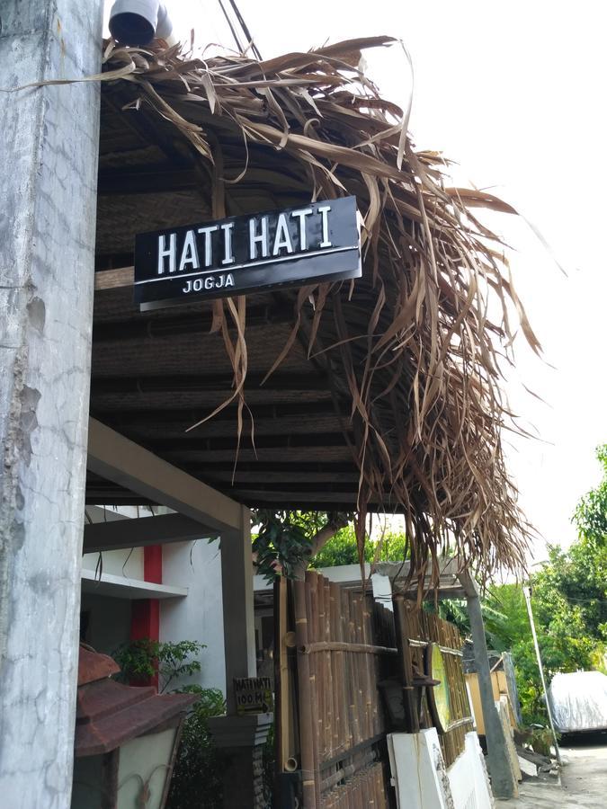 Hati Hati Hostel Джокякарта Екстериор снимка