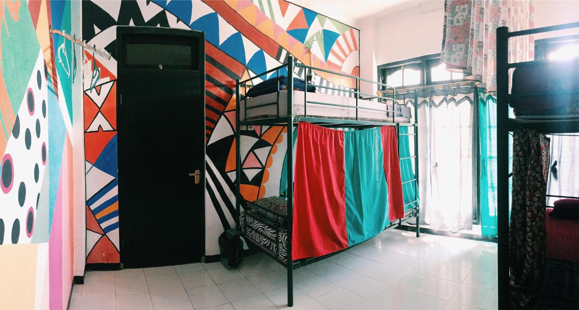 Hati Hati Hostel Джокякарта Екстериор снимка