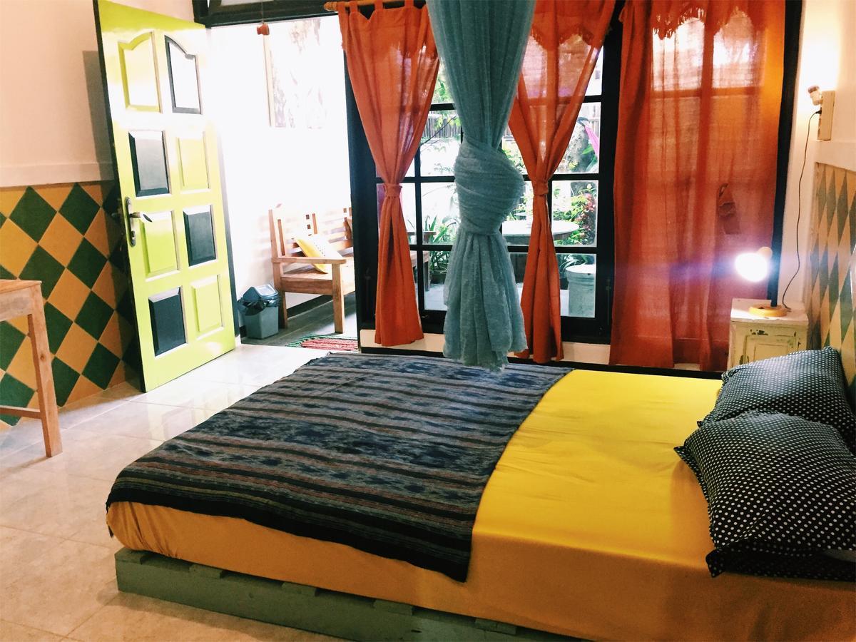 Hati Hati Hostel Джокякарта Екстериор снимка