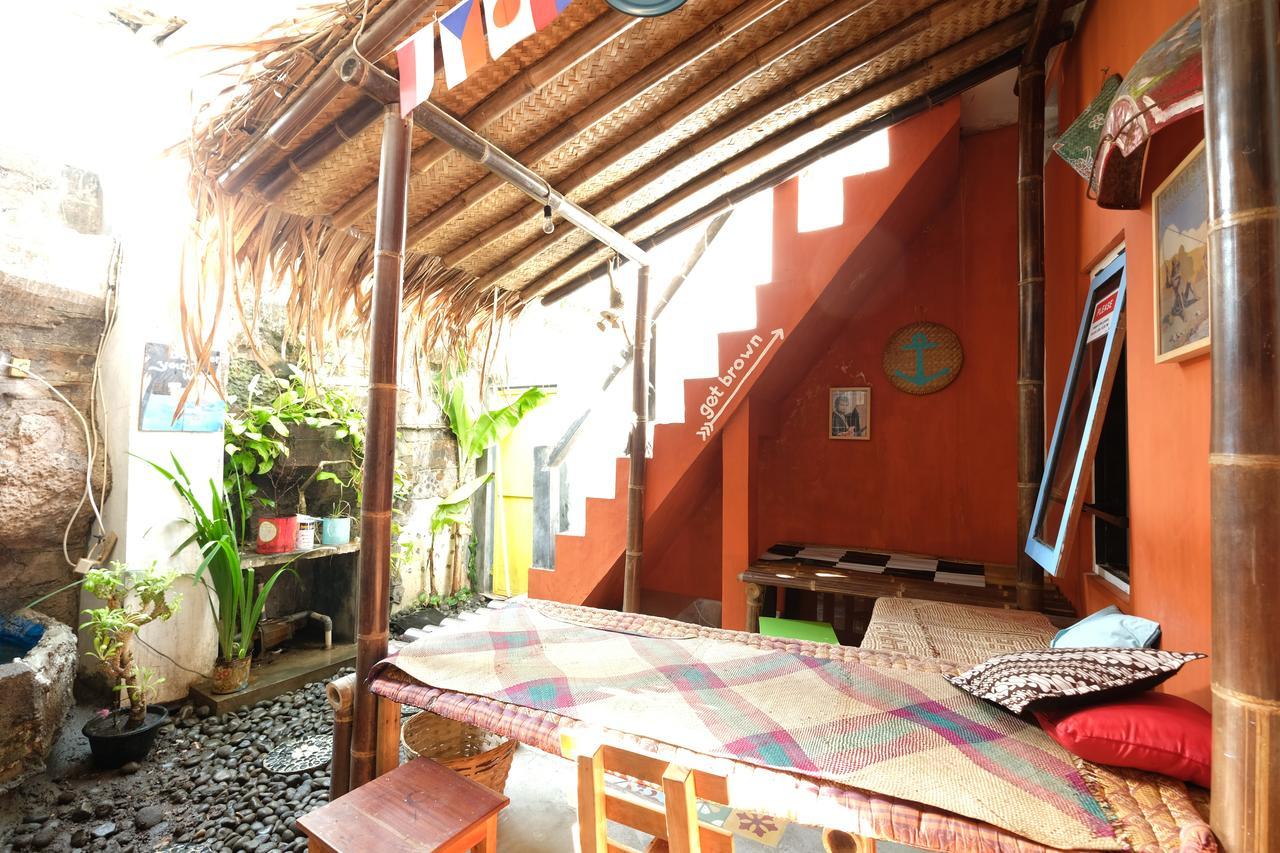 Hati Hati Hostel Джокякарта Екстериор снимка